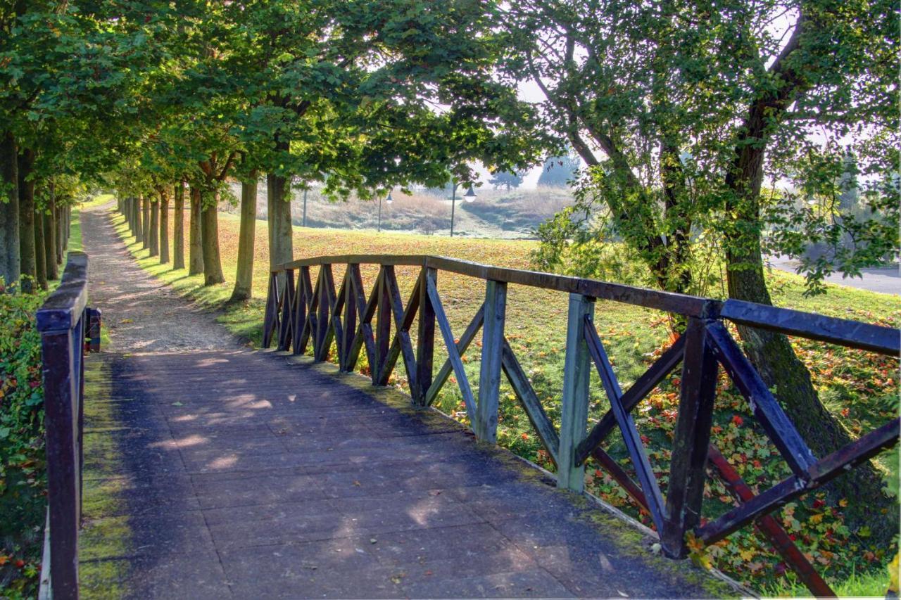 Magnolia Park Hotel, Golf & Country Club Boarstall 外观 照片