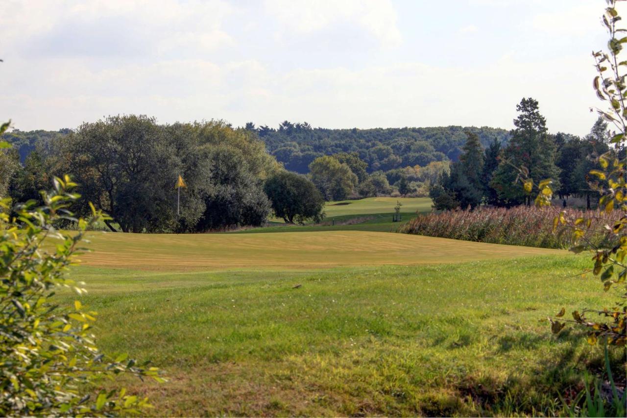 Magnolia Park Hotel, Golf & Country Club Boarstall 外观 照片