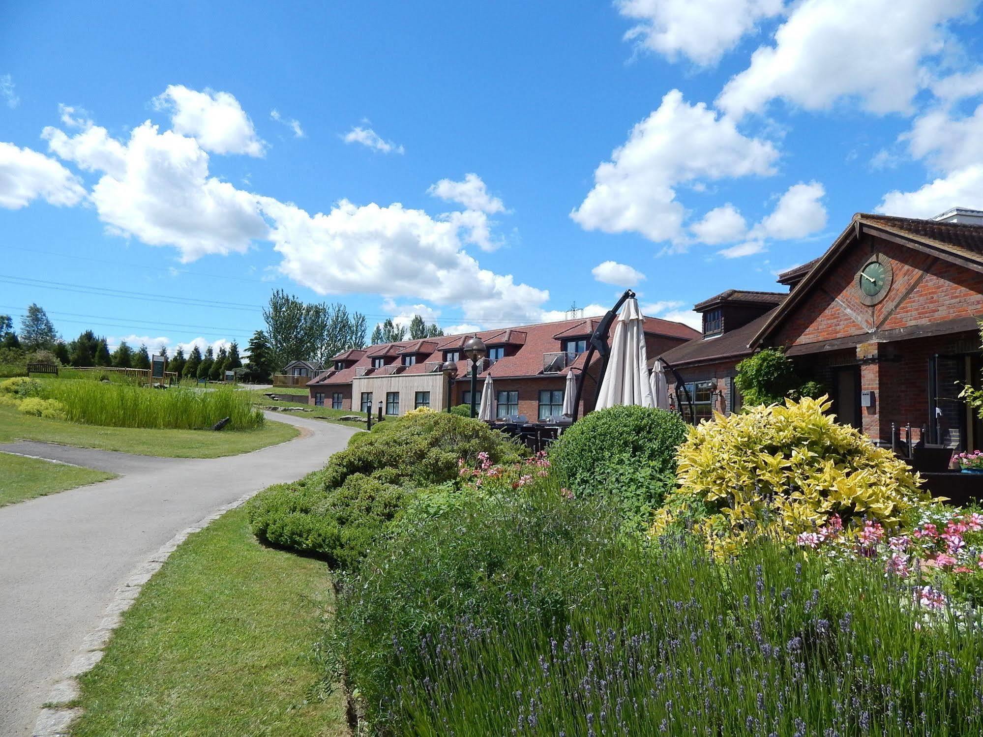 Magnolia Park Hotel, Golf & Country Club Boarstall 外观 照片